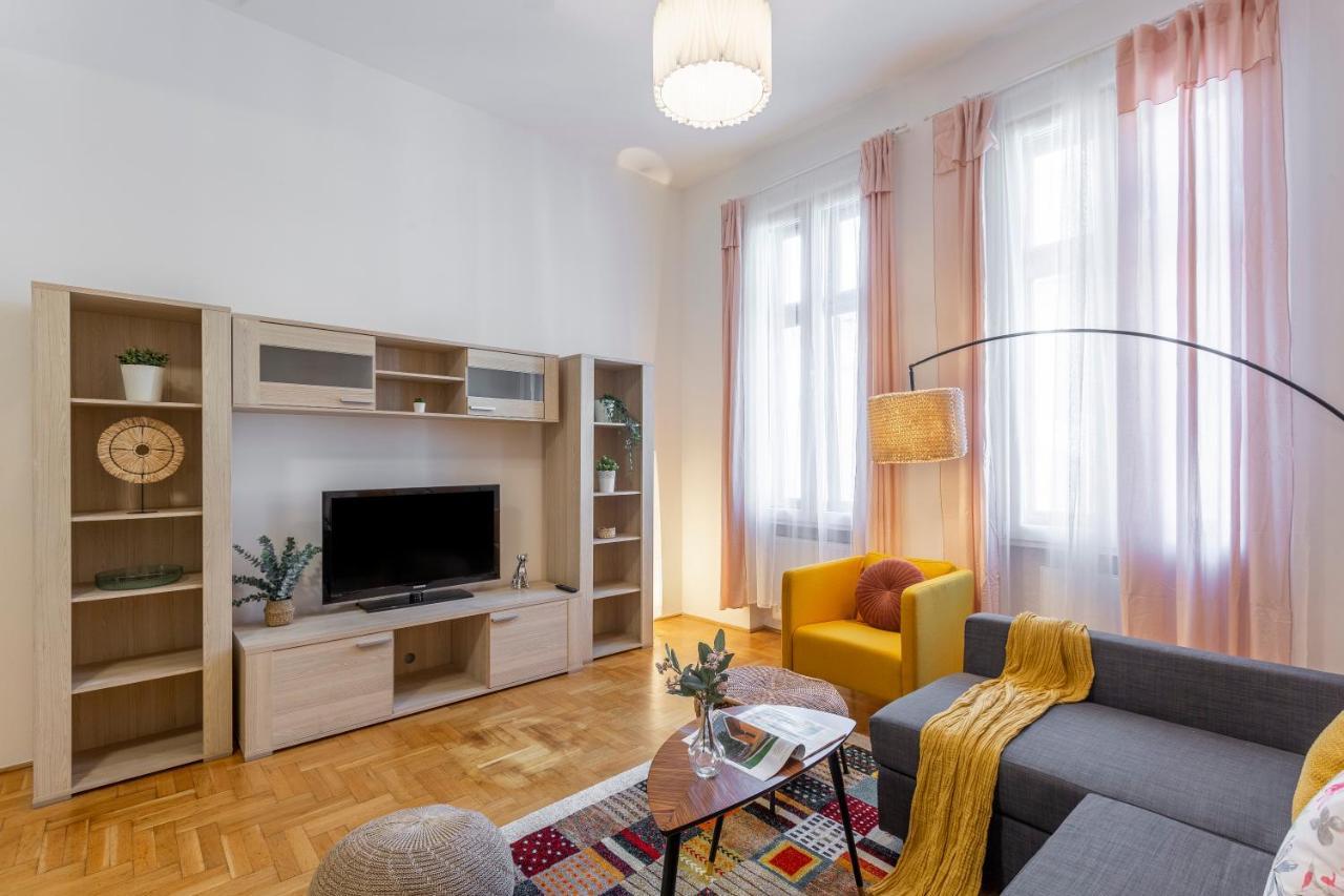 Cozy Home By Bella In The Heart Of Budapest Exteriör bild