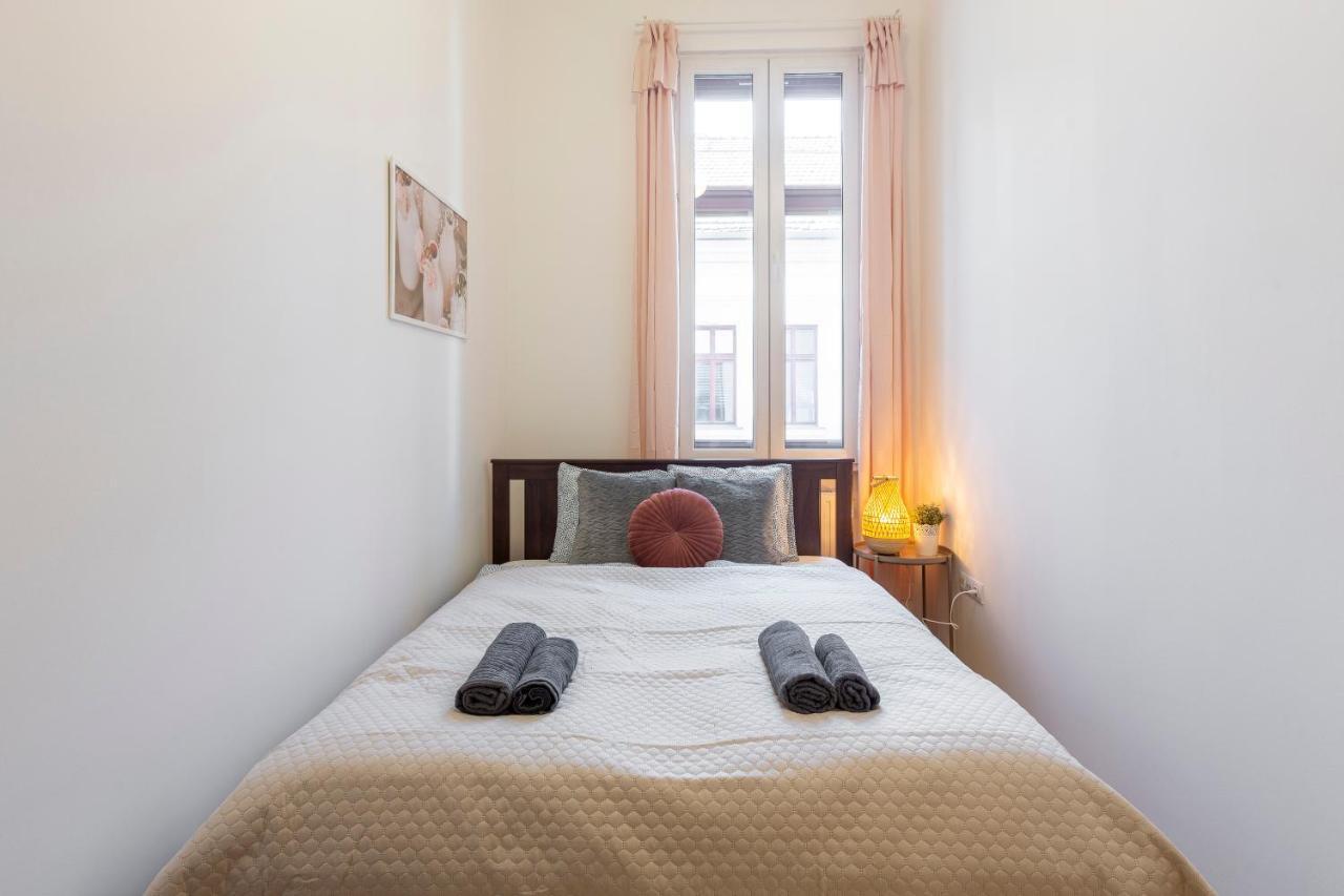 Cozy Home By Bella In The Heart Of Budapest Exteriör bild